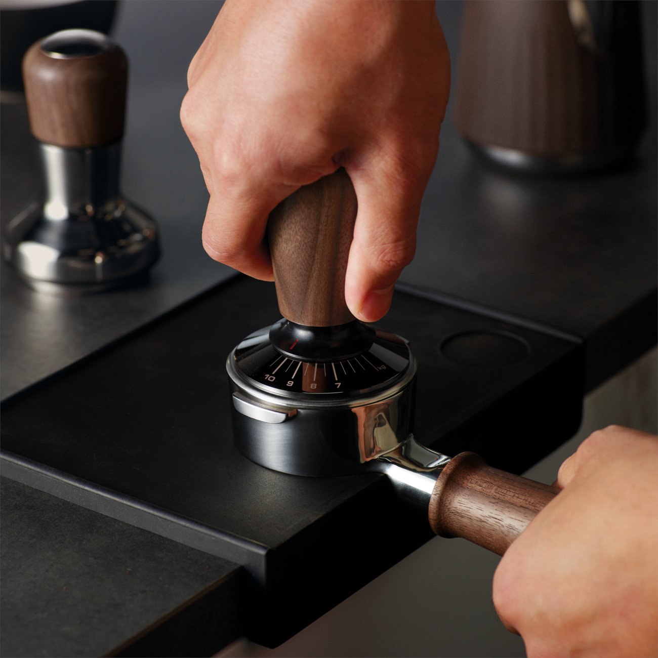 SAGE the Force Gauge Tamper 54mm Walnut Brown