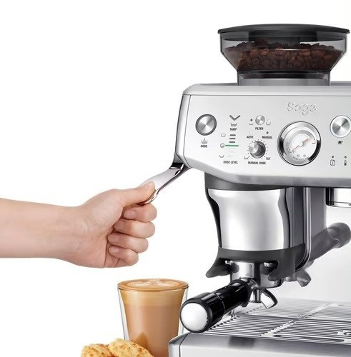 Deutliche Gebrauchsspuren: Barista Express Impress SES876BSS
