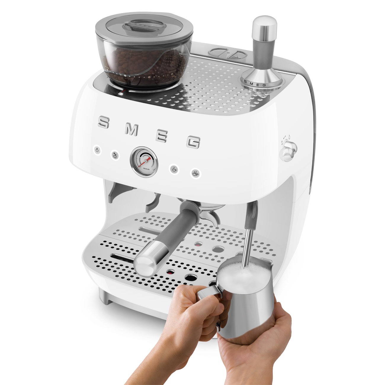Deutliche Gebrauchsspuren: Espressomaschine mit Mahlwerk Weiß
