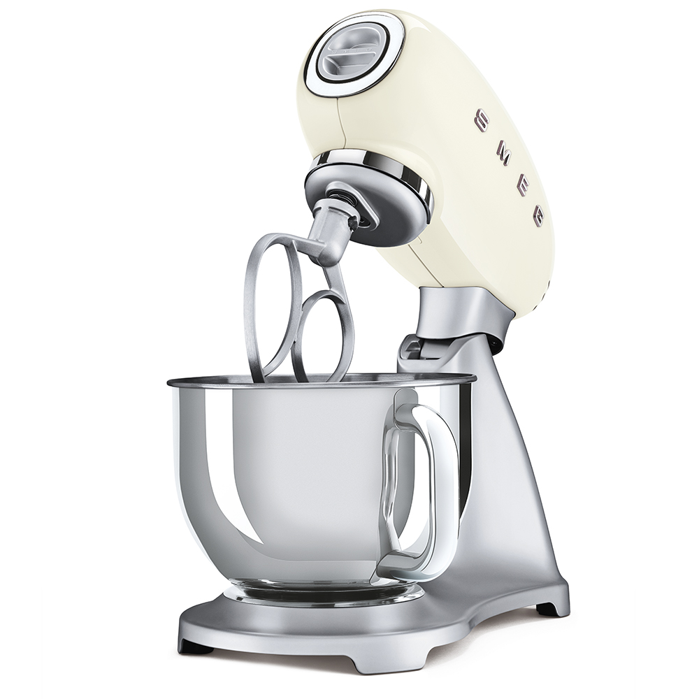 Deutliche Gebrauchsspuren:SMEG Küchenmaschine SMF02CR 50's creme