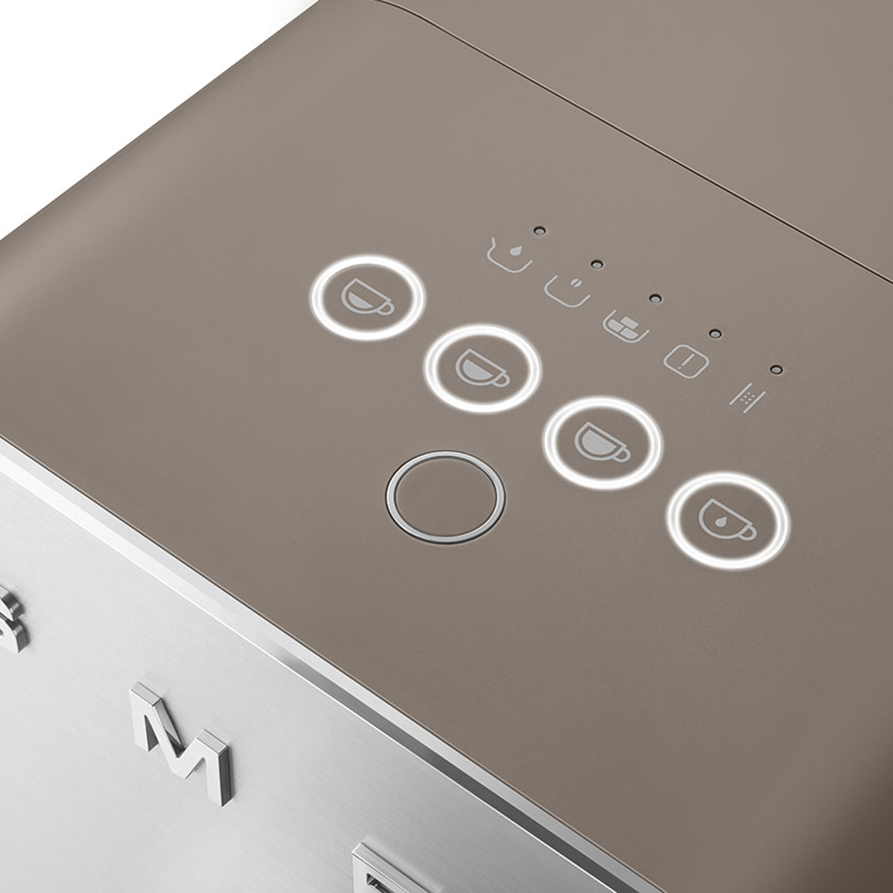 Deutliche Gebrauchsspuren: Kaffeevollautomat BCC01 Taupe