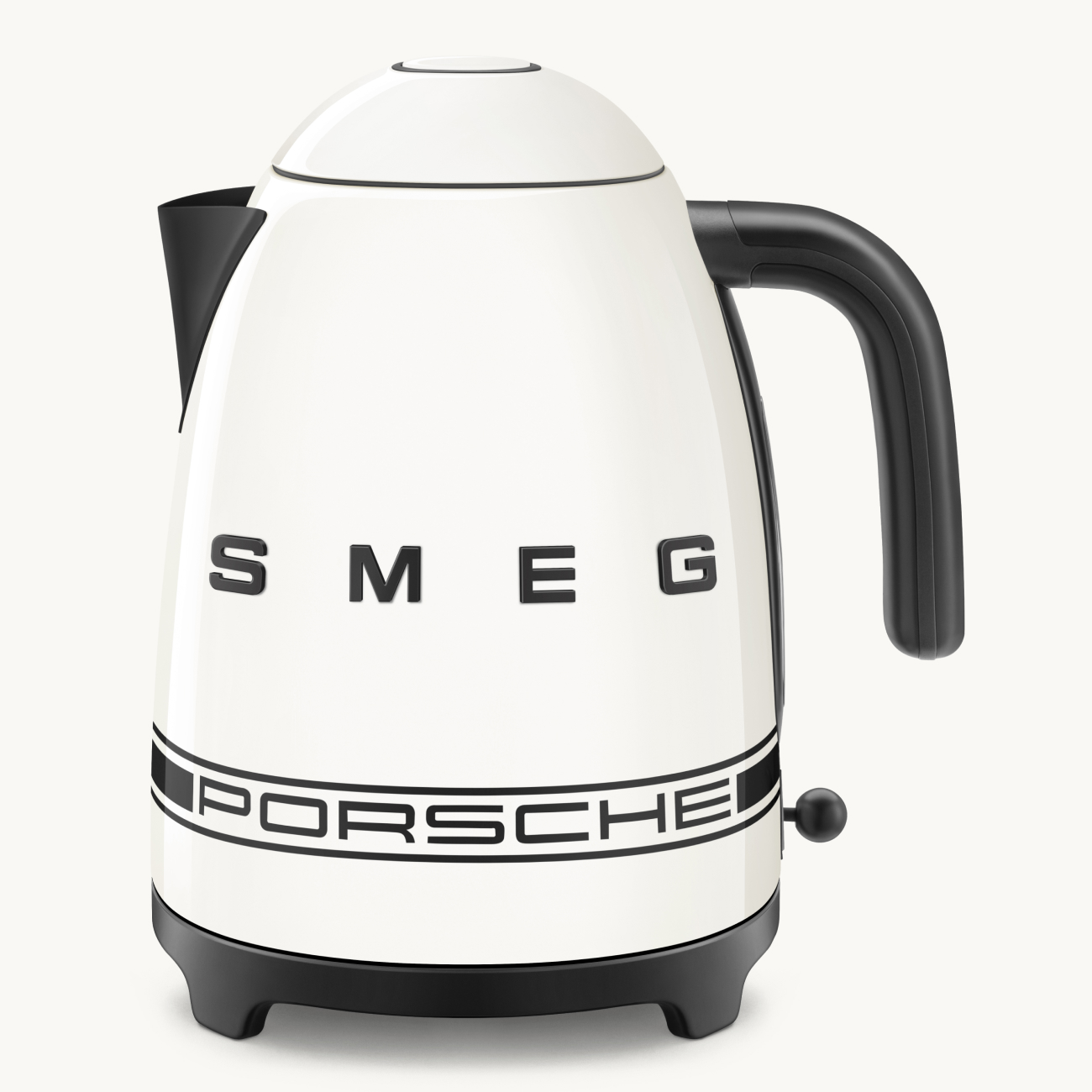 Deutliche Gebrauchsspuren: SMEG KLF03PCW Porsche Wasserkocher